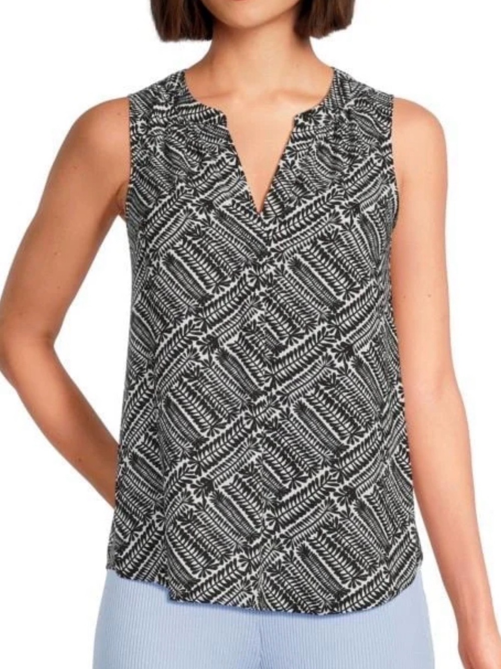 NWT Tahari Sleeveless Black & White Geometric Leaf V-Neck Top Small